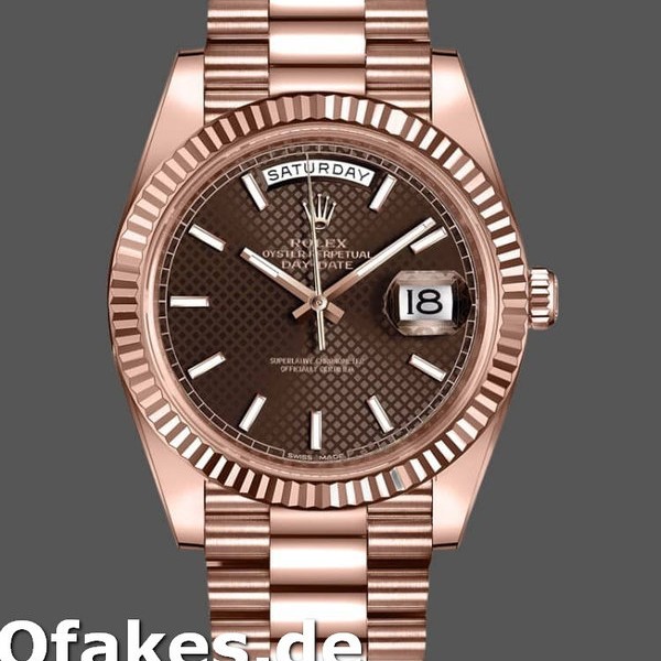 Replica Rolex Day-Date 228235 Chocolate Brown Diagonal Motif Dial Fluted Bezel 40mm Herren Replica Uhren